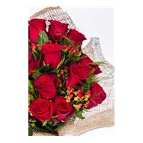 Red Color 15 Gül Buketi