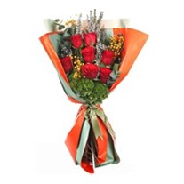 Lovely Blooms 7 Kırmızı Gül Buketi