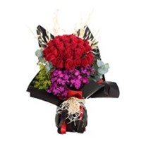 Heartfelt Gift Kırmızı Gül Buketi