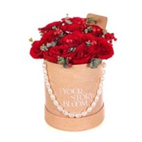 Ruby Romance Kutuda Kırmızı Güller