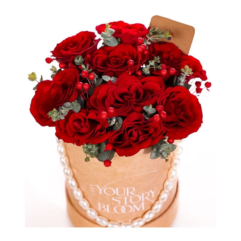 Ruby Romance Kutuda Kırmızı Güller