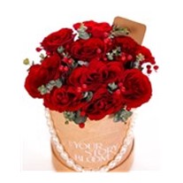 Ruby Romance Kutuda Kırmızı Güller