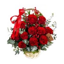 Crimson Dreams 11 Kırmızı Gül Sepeti