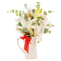 Elegant White Seramik Sürahide Lilyumlar