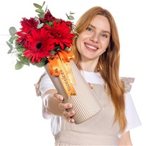 Crimson Flame Kırmızı Gerbera Vazosu