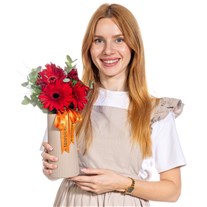 Crimson Flame Kırmızı Gerbera Vazosu