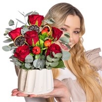 Crimson Fruit Kırmızı Gül Aranjmanı