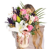 Floral Edit Lilyum & Pembe Güller