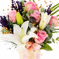 Floral Edit Lilyum & Pembe Güller