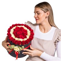 Kişiye Özel Love Signature Kutuda Güller