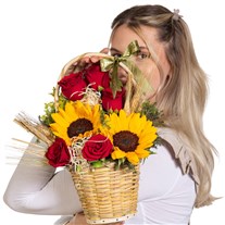 Summer Passion Ayçiçeği Gül Sepeti