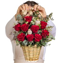 Crimson Velvet Kırmızı Gül Sepeti