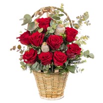 Crimson Velvet Kırmızı Gül Sepeti