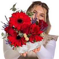 Mini Crimson Fire Gül Aranjmanı