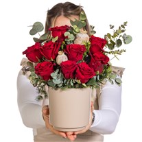 Scarlet Whisper Kırmızı Gül Vazosu