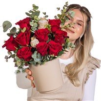 Scarlet Whisper Kırmızı Gül Vazosu
