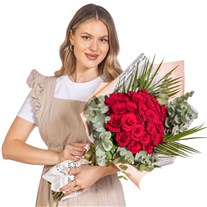 Retro Romance Kırmızı Gül Buketi