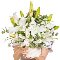 White Destiny Bloom Lilyum Aranjmanı