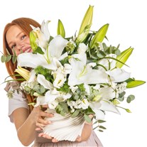 White Destiny Bloom Lilyum Aranjmanı
