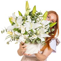 White Destiny Bloom Lilyum Aranjmanı