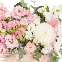 Blush Garden Elegance Çiçek Aranjmanı