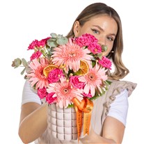 Coral Breeze Gerbera Aranjmanı