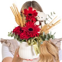 Scarlet Embrace Kırmızı Çiçek Aşkı