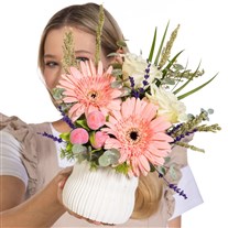 Peach Whisper Gerbera ve Güller