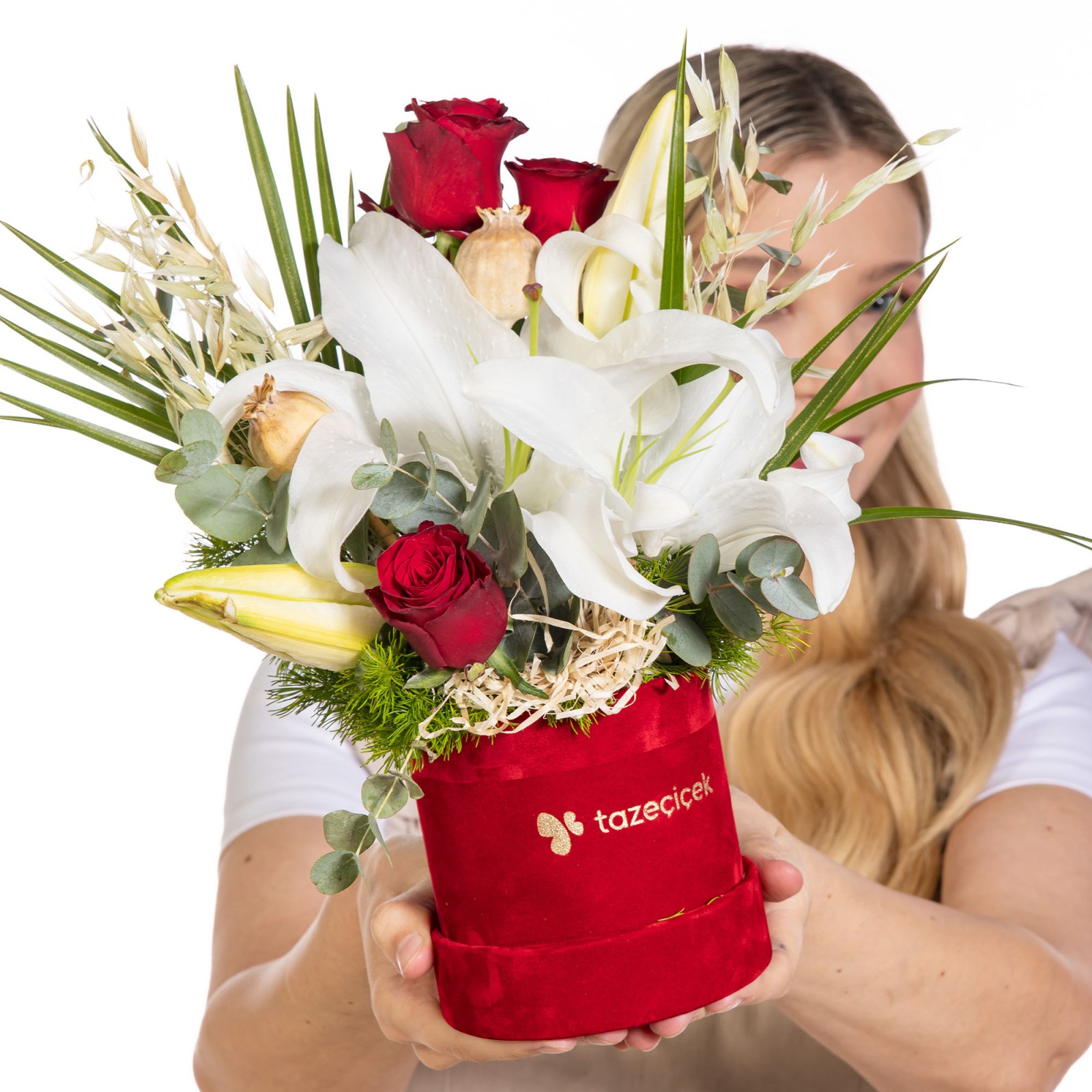 Scarlet Lily Lilyum ve Kırmızı Güller