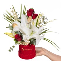 Scarlet Lily Lilyum ve Kırmızı Güller