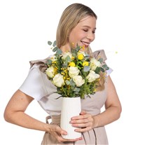 Lemon Whisper Vazoda Beyaz Güller
