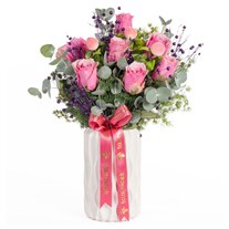 Rosy Wishes Vazoda Pembe Güller