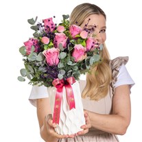 Rosy Wishes Vazoda Pembe Güller