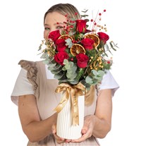Ruby Ribbon Vazoda Kırmızı Güller