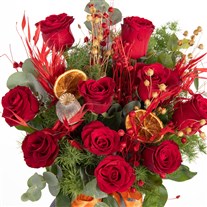 Crimson Charm Vazoda Kırmızı Güller