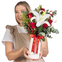 Love Serenade Lilyum ve Kırmızı Güller