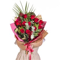Love Confetti Kırmızı Gül Şenliği