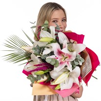 Cotton Blush Pembe Beyaz Lilyum Buketi