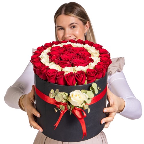 Kişiye Özel Love Signature Kutuda Güller