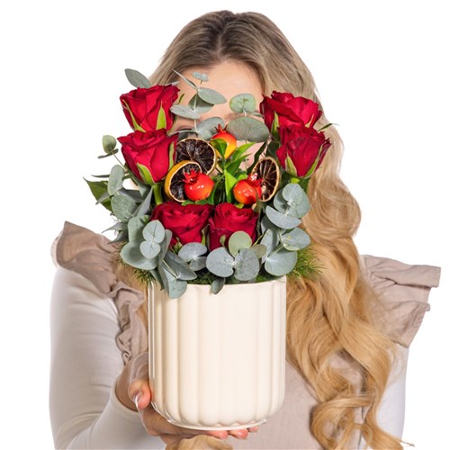 Scarlet Ritual Vazoda Kırmızı Gül