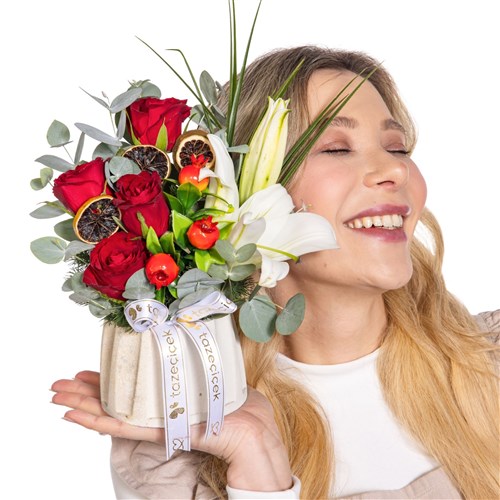 Signature White Kırmızı Gül Aranjmanı